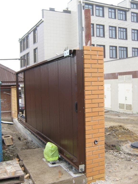 Производим установку откатных ворот в Белогорске, беремся за проекты любой сложности. Опыт работы наших сотрудников - более 12 лет. Цены Вас приятно удивят.